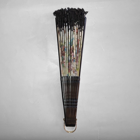 Vintage Floral Lace-Edged Fan - Picture 4 of 7